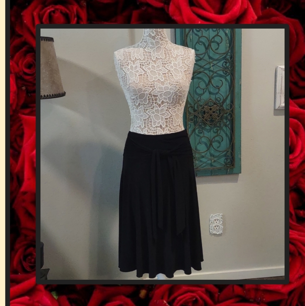 🌹White House Black market black midi tie skirt